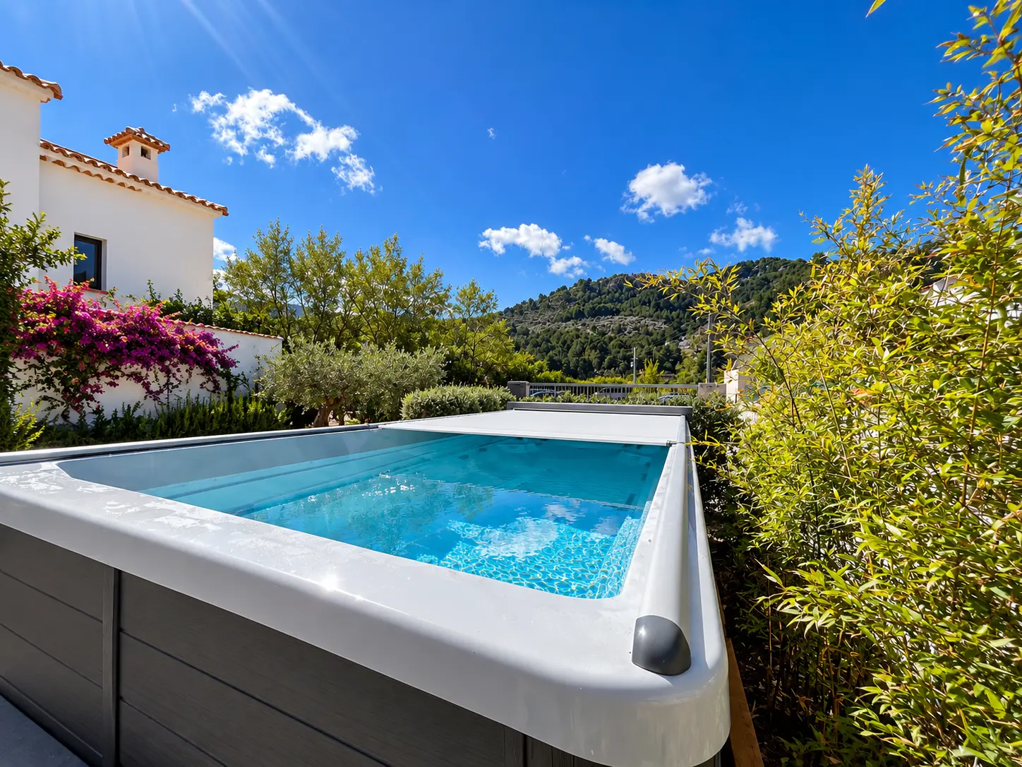 Piscina en acrílico con cubierta automática